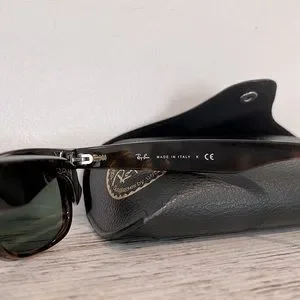 NWOT New Wayfarer Ray-Ban Tortoise Sunglasses with Case and Cloth - Unisex Ray-Ban | Accessories | Nwot New Wayfarer Rayban Tortoise  main image 4
